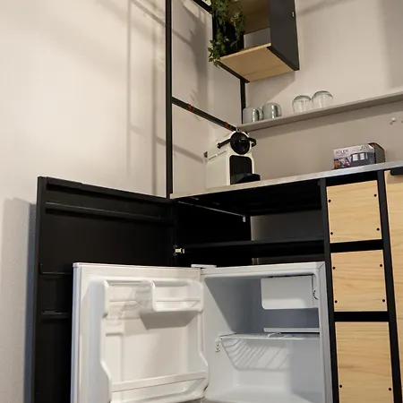 Апартаменти N12 Bright And Cozy With Ac And Parking