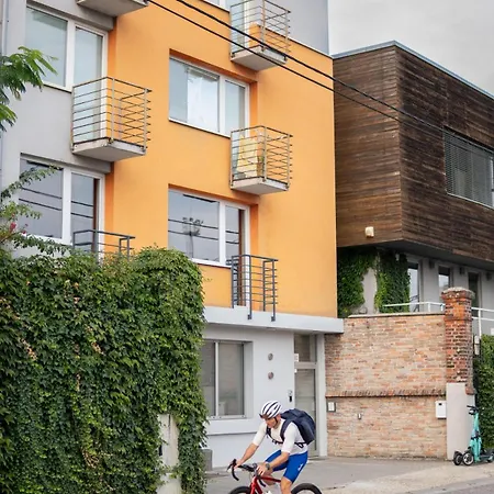 Апартаменти N12 Bright And Cozy With Ac And Parking Братислава